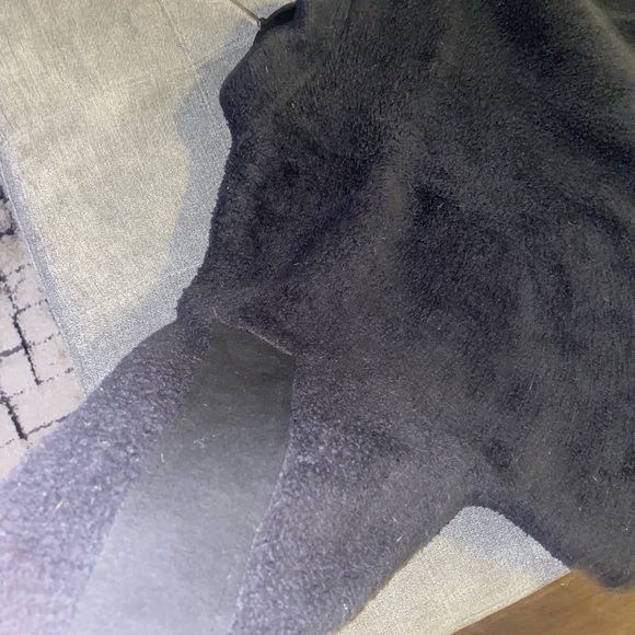 Comfy Reebok sweater - Picture 2 of 2